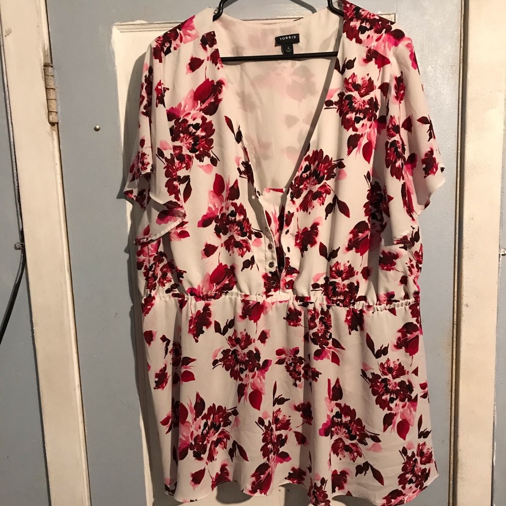 A nice toward blouse size 4X